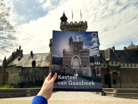 Foto van het OKV tijdschrift met het kasteel op de voorkant